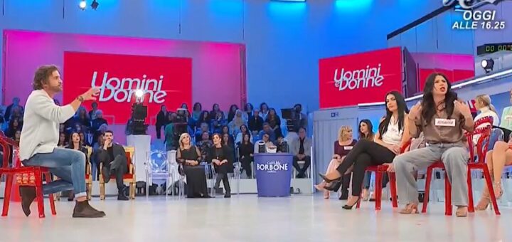 Uomini e Donne, Rosanna esplode: “Mi devo proteggere da Alessio” e lascia lo studio