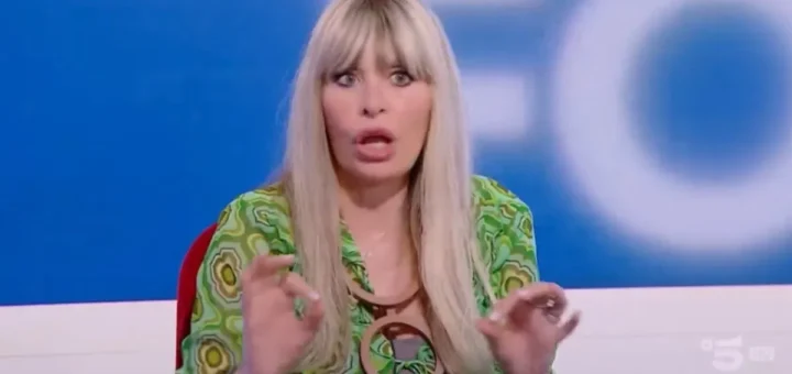 Alessandra Mussolini attacca i gieffini prima di entrare: “Mi devo già calmare”