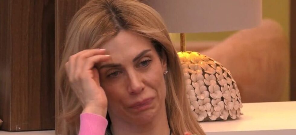 Paola Caruso in lacrime al GF Vip: “Sono qui per i soldi, devo operare mio figlio”