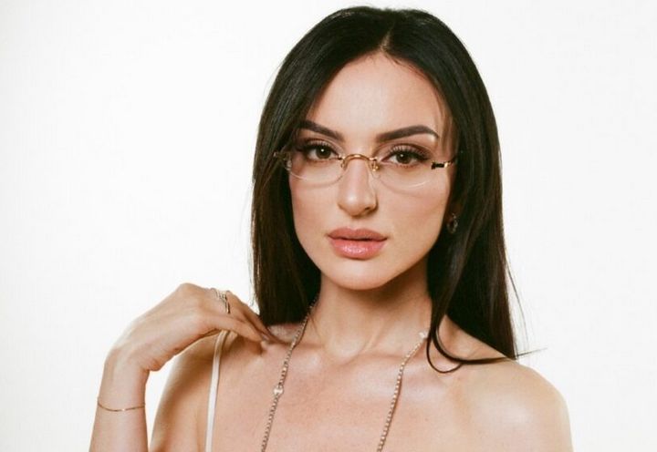 Arisa si racconta: “Non sono più la caricatura con occhialoni e frangetta”