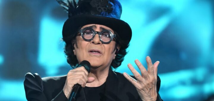 Renato Zero ricorda Enrica Bonaccorti a Bari: pubblico in lacrime