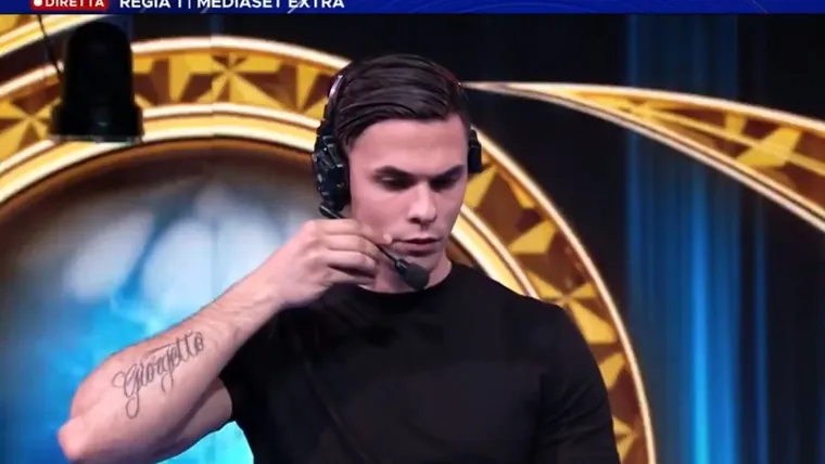 “Chi è lui?” al GF Vip: il dettaglio in diretta scatena i social