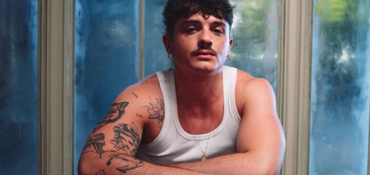 “Pesavo 111 kg e non mi piacevo”: Olly si mette a nudo, ecco le foto di com’era