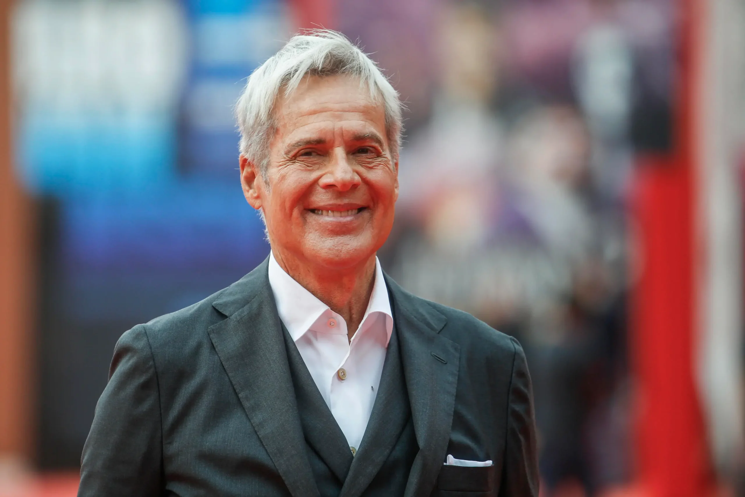 Claudio Baglioni, polmonite acuta interstiziale: tour rinviato al 2027