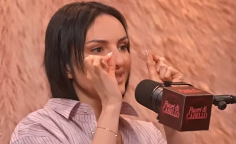 “Mi infilo la pasta nel naso”: Arisa racconta il suo curioso rimedio per la cervicale