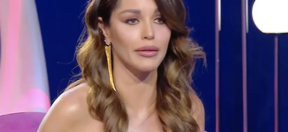 Delia Duran rompe il silenzio sul flirt con una donna: “Non era Aida Yespica”