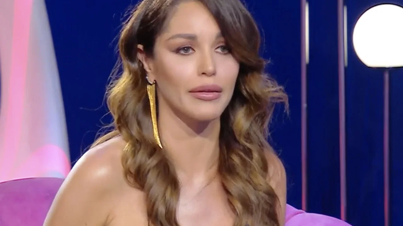 Delia Duran rompe il silenzio sul flirt con una donna: “Non era Aida Yespica”