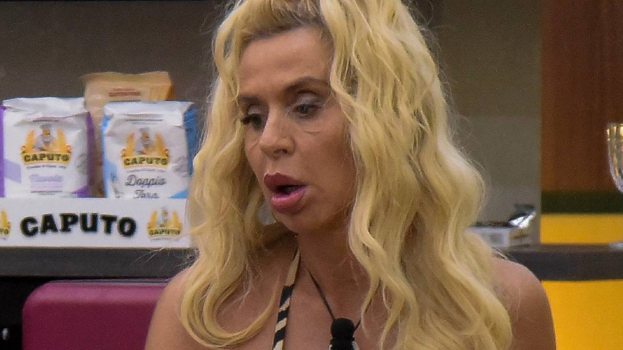 Valeria Marini vuole lasciare il Grande Fratello Vip: “Non mi diverto più”