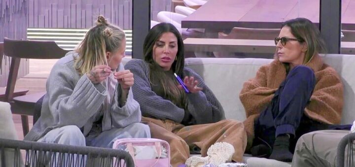 GF Vip, Marina La Rosa difende l'atteggiamento di Varsi