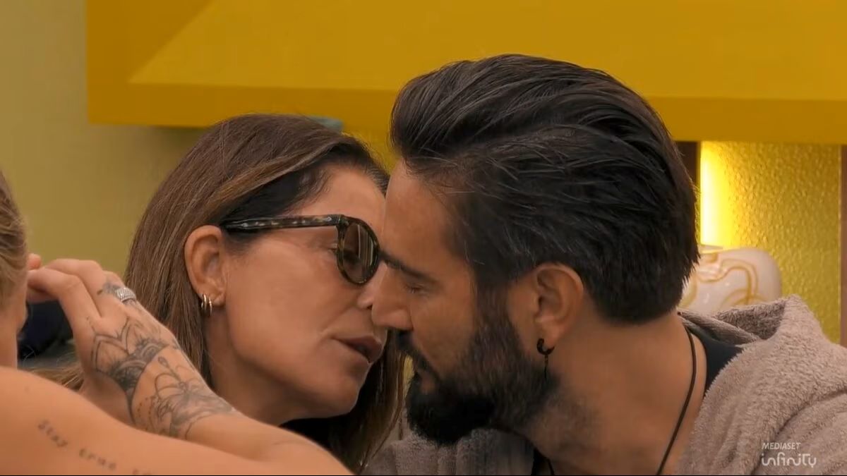 Alex Belli e Marina La Rosa, dal gelo alla complicità: Delia Duran sarebbe infastidita