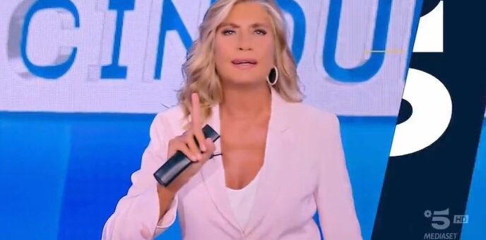 Myrta Merlino punge il pubblico di Canale 5: «Gli piaceva tanto quella roba lì»
