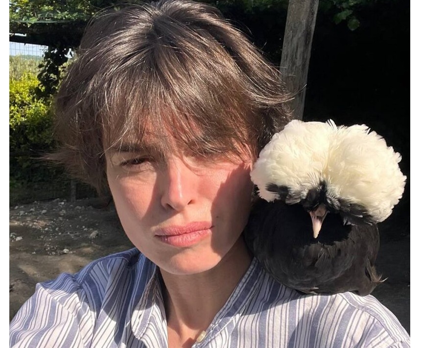 A 19 anni doveva scegliere dove vivere: Kasia Smutniak racconta perché disse sì all’Italia