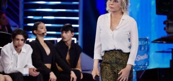Amici 2026, due addii scuotono il talent di Maria De Filippi