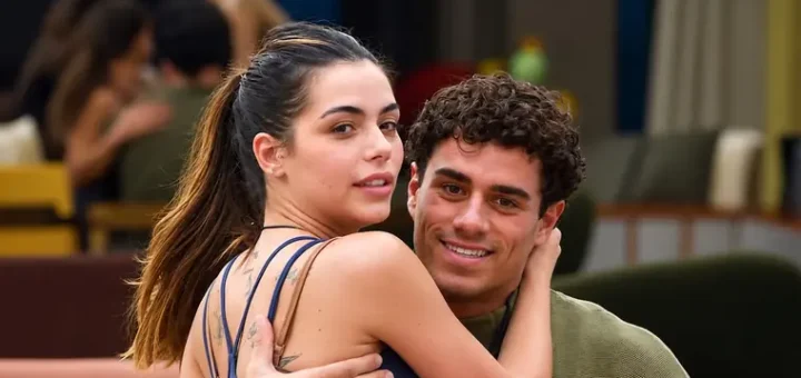 «Decollano più aerei della coppia»: la stoccata di Selvaggia al GF Vip