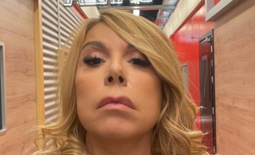 Anna Pettinelli: «Ho una voce insopportabile». E sull’amore non scende a compromessi